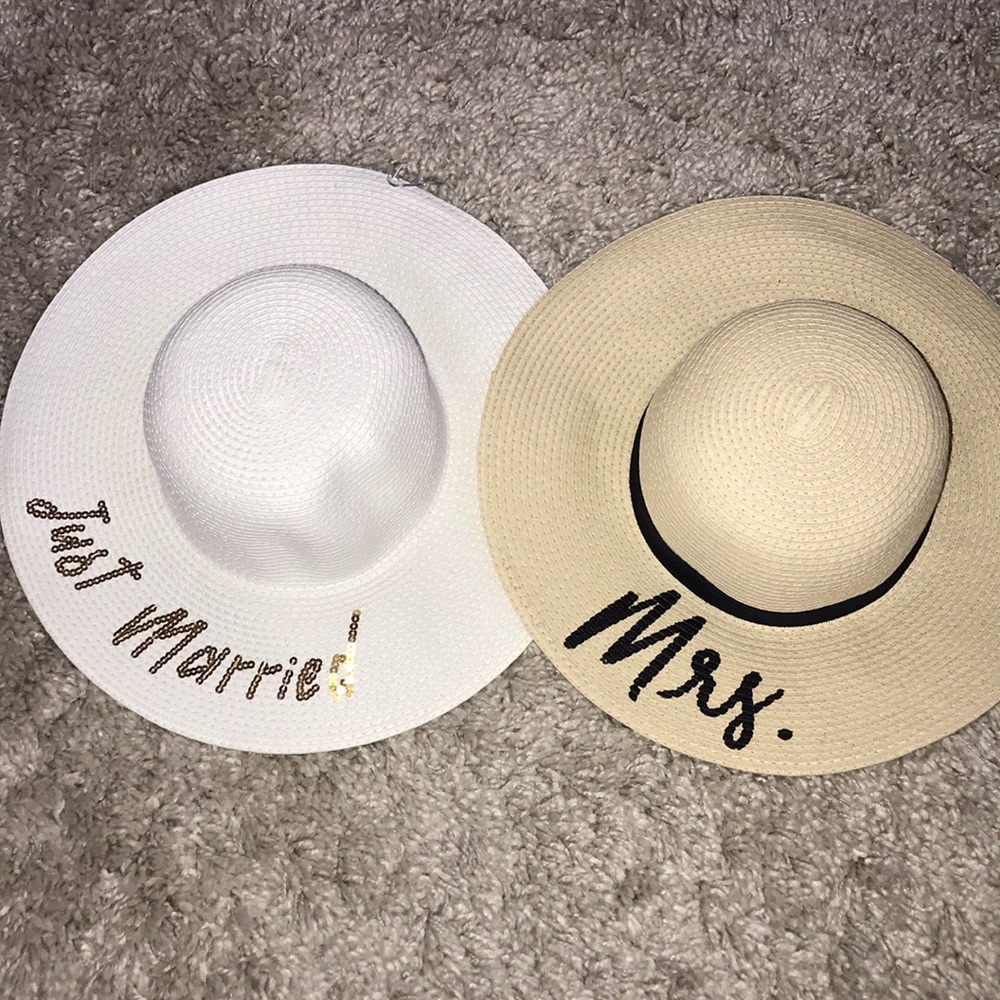 “Just married” and “Mrs.” flobby beach hats